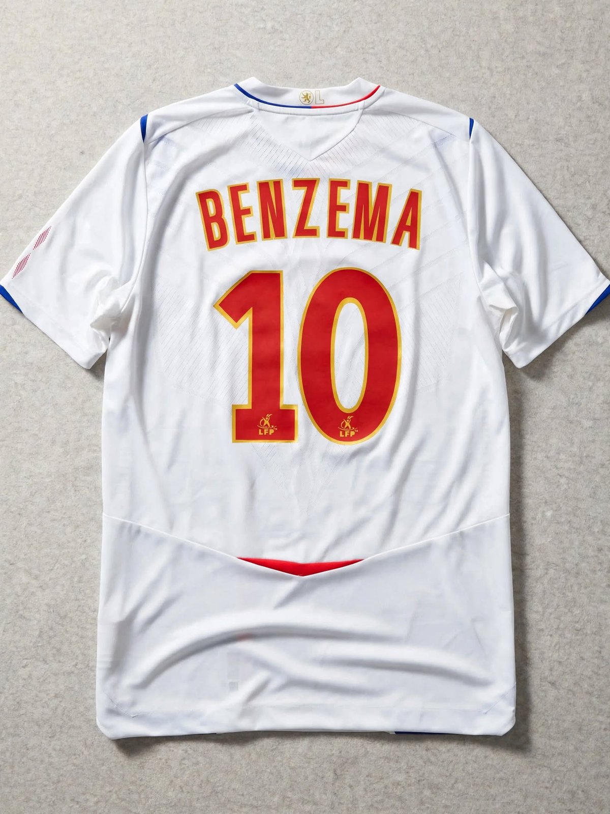 Olympique Lyonnais Karim Benzema shirt 2008 – 2009 — back