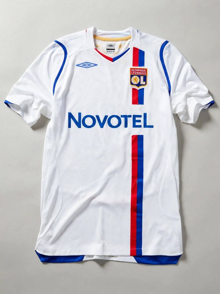 Olympique Lyonnais Karim Benzema shirt 2008 – 2009